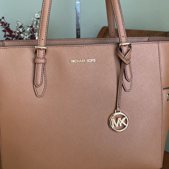 Michael Kors LG brown tote - Picture 4 of 11